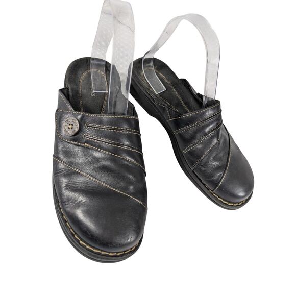 CLARKS! BLACK GENUINE LEATHER LAYERED W/BUTTON CLOGS MULES RUBBER SOLE! SZ 8M - Picture 2 of 10